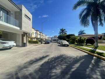 CASA EN VENTA EN CULIACAN PRIVADA ZONA NORTE PORTALEGRE