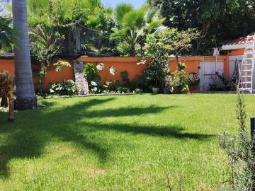 Venta de casa de un nivel con bungalow en Lomas de Cuernavaca, Temixco, Morelos