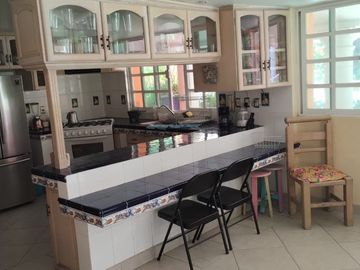 Venta de casa de un nivel con bungalow en Lomas de Cuernavaca, Temixco, Morelos