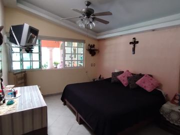 Venta de casa de un nivel con bungalow en Lomas de Cuernavaca, Temixco, Morelos