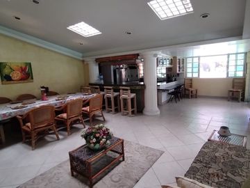 Venta de casa de un nivel con bungalow en Lomas de Cuernavaca, Temixco, Morelos