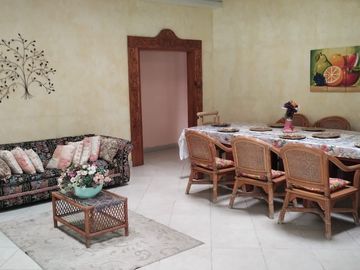 Venta de casa de un nivel con bungalow en Lomas de Cuernavaca, Temixco, Morelos