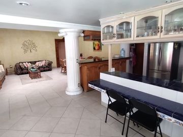 Venta de casa de un nivel con bungalow en Lomas de Cuernavaca, Temixco, Morelos