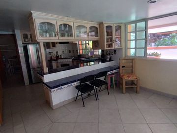 Venta de casa de un nivel con bungalow en Lomas de Cuernavaca, Temixco, Morelos