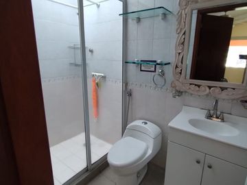 Venta de casa de un nivel con bungalow en Lomas de Cuernavaca, Temixco, Morelos