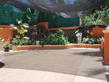 Venta de casa de un nivel con bungalow en Lomas de Cuernavaca, Temixco, Morelos