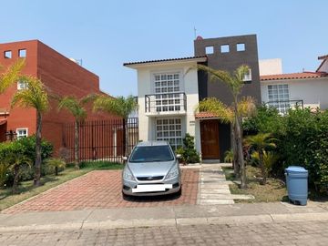 CASA AMUEBLADA EN RENTA VILLAS DEL CAMPO CALIMAYA