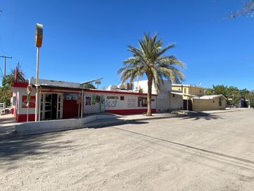 SE VENDE PROPIEDAD EN ESQUINA CON NEGOCIO EN FUNCIONAMIENTO