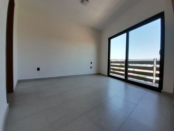 Casa nueva en Altozano de 3 niveles con salón enorme