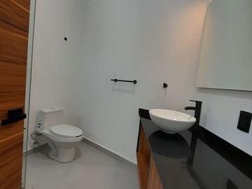 Casa nueva en Altozano de 3 niveles con salón enorme