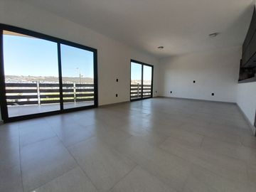 Casa nueva en Altozano de 3 niveles con salón enorme