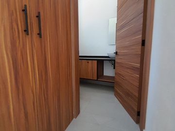 Casa nueva en Altozano de 3 niveles con salón enorme