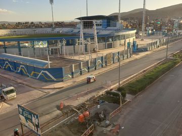 AV. TACNA (FRENTE AL ESTADIO) EN ESTRENO - 5 DEPARTAMENTOS 2 TIENDAS