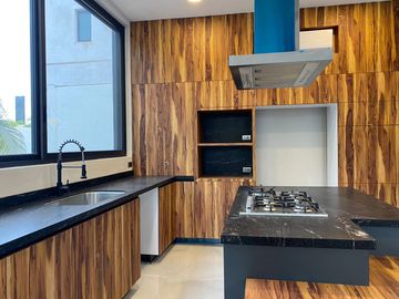 Casa en venta con acabados de lujo ubicada en Yucatan Country club Mérida con increíbles amenidades y campo de golf