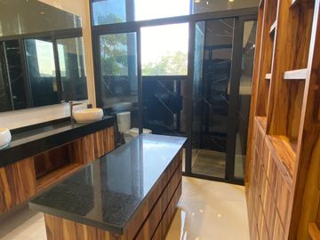 Casa en venta con acabados de lujo ubicada en Yucatan Country club Mérida con increíbles amenidades y campo de golf