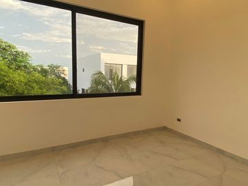 Casa en venta con acabados de lujo ubicada en Yucatan Country club Mérida con increíbles amenidades y campo de golf