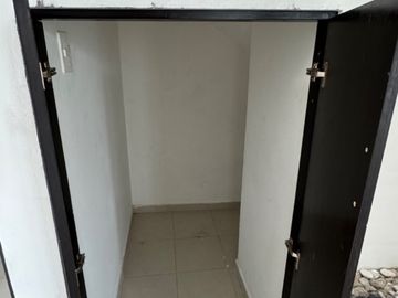 Casa EN VENTA en fraccionamiento atrás de Plaza San Diego