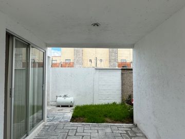 Casa EN VENTA en fraccionamiento atrás de Plaza San Diego