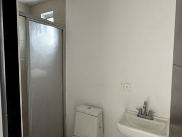 Casa EN VENTA en fraccionamiento atrás de Plaza San Diego