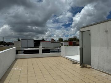 Casa EN VENTA en fraccionamiento atrás de Plaza San Diego