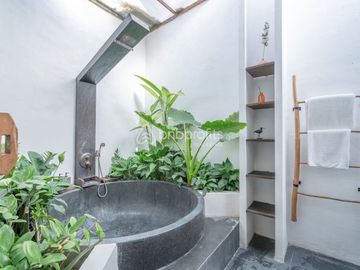 Private Oasis with Pool and Garden with Breathtaking Rice Field Views in Canggu – Babakan