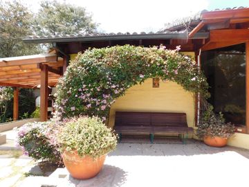 CASA CUMBAYA CERCA USFQ PILLAGUA
