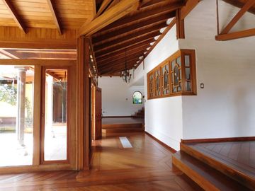 CASA CUMBAYA CERCA USFQ PILLAGUA