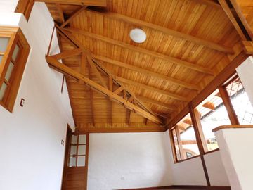 CASA CUMBAYA CERCA USFQ PILLAGUA