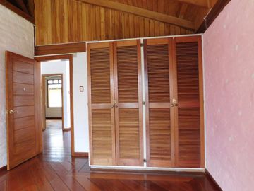 CASA CUMBAYA CERCA USFQ PILLAGUA