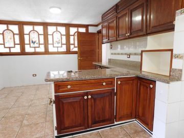 CASA CUMBAYA CERCA USFQ PILLAGUA