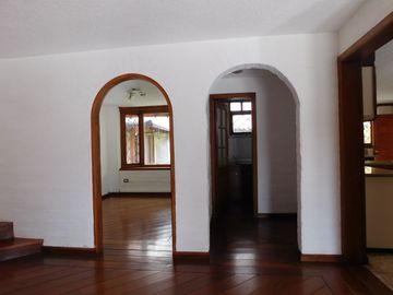 CASA CUMBAYA CERCA USFQ PILLAGUA