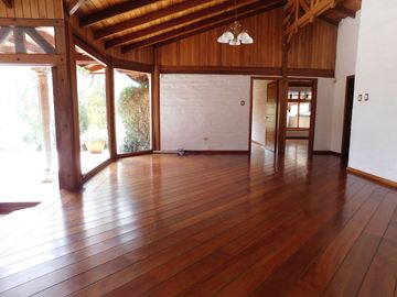 CASA CUMBAYA CERCA USFQ PILLAGUA