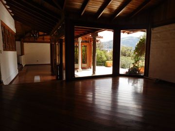 CASA CUMBAYA CERCA USFQ PILLAGUA