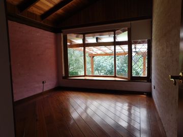 CASA CUMBAYA CERCA USFQ PILLAGUA