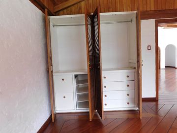 CASA CUMBAYA CERCA USFQ PILLAGUA