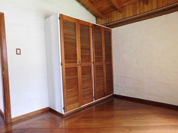 CASA CUMBAYA CERCA USFQ PILLAGUA