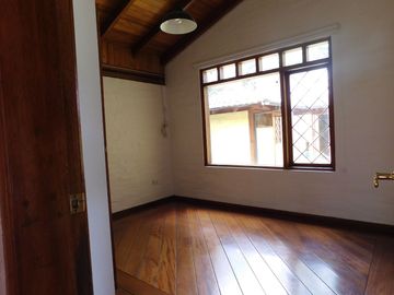CASA CUMBAYA CERCA USFQ PILLAGUA