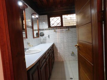 CASA CUMBAYA CERCA USFQ PILLAGUA
