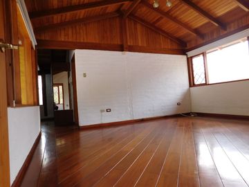 CASA CUMBAYA CERCA USFQ PILLAGUA