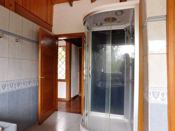 CASA CUMBAYA CERCA USFQ PILLAGUA