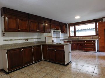 CASA CUMBAYA CERCA USFQ PILLAGUA