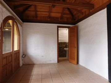 CASA CUMBAYA CERCA USFQ PILLAGUA