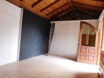 CASA CUMBAYA CERCA USFQ PILLAGUA