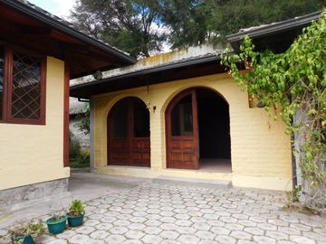 CASA CUMBAYA CERCA USFQ PILLAGUA
