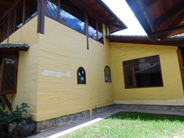 CASA CUMBAYA CERCA USFQ PILLAGUA