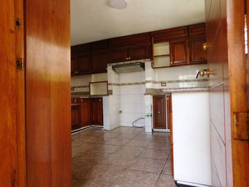 CASA CUMBAYA CERCA USFQ PILLAGUA