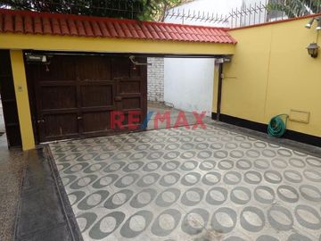 Vendo Casa cerca al Ovalo Higuereta, Surco
