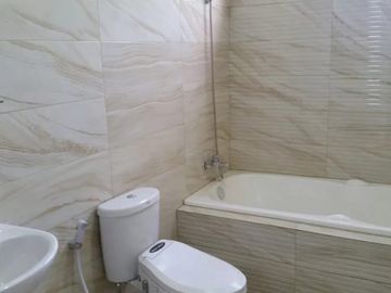 DISEWAKAN RUMAH CLUSTER BEVERLY SWIMMING POOL- Lippo Cikarang