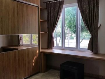 DISEWAKAN RUMAH CLUSTER BEVERLY SWIMMING POOL- Lippo Cikarang