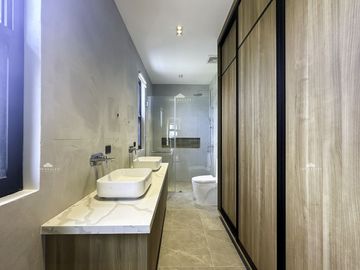 5BR SOUTH FORBES BALI MANSIONS Corner house and lot